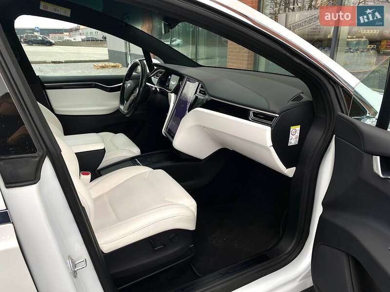 Позашляховик / Кросовер Tesla Model X 2017 в Києві