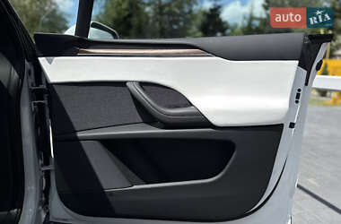 Позашляховик / Кросовер Tesla Model X 2022 в 