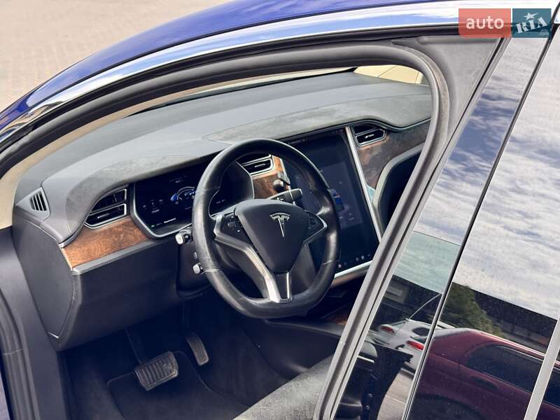 Позашляховик / Кросовер Tesla Model X 2016 в Хмельницькому