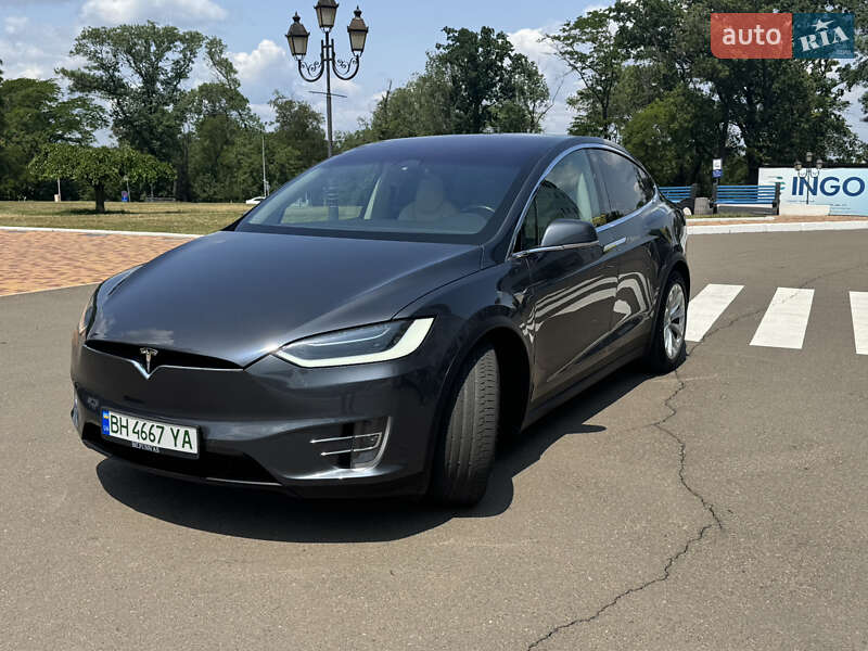 Внедорожник / Кроссовер Tesla Model X 2017 в 