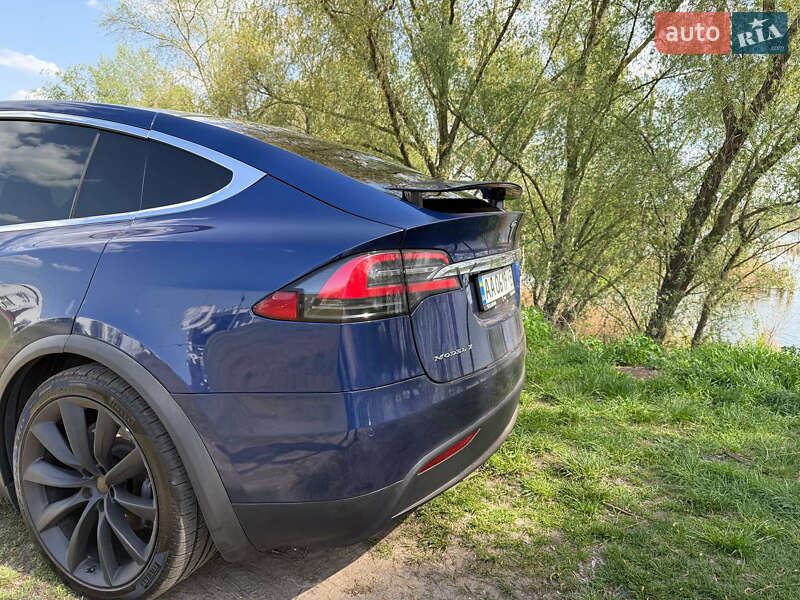 Внедорожник / Кроссовер Tesla Model X 2016 в Киеве
