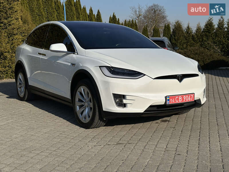 Позашляховик / Кросовер Tesla Model X 2018 в Львові