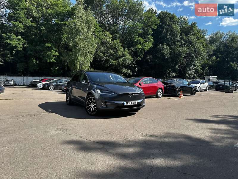 Позашляховик / Кросовер Tesla Model X 2017 в 