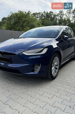 Позашляховик / Кросовер Tesla Model X 2017 в 