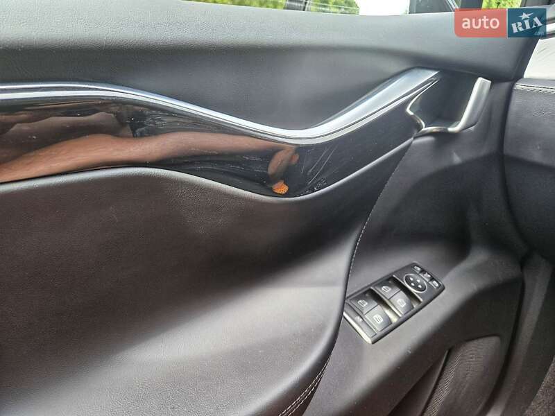 Внедорожник / Кроссовер Tesla Model X 2018 в Киеве