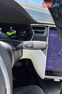 Позашляховик / Кросовер Tesla Model X 2017 в 