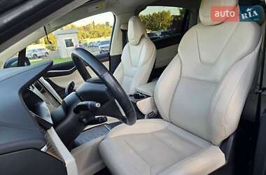 Позашляховик / Кросовер Tesla Model X 2018 в 