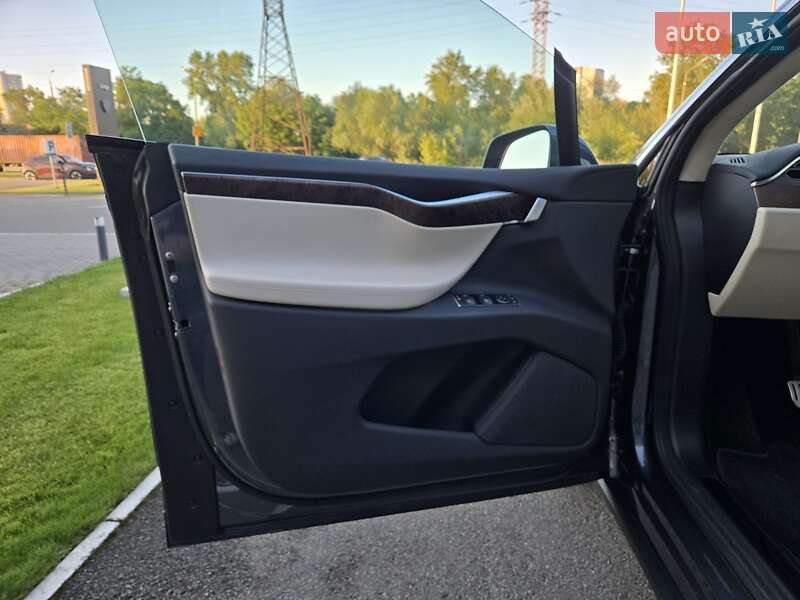 Позашляховик / Кросовер Tesla Model X 2018 в Києві фото 28 Позашляховик / Кросовер Tesla Model X 2018 в Києві