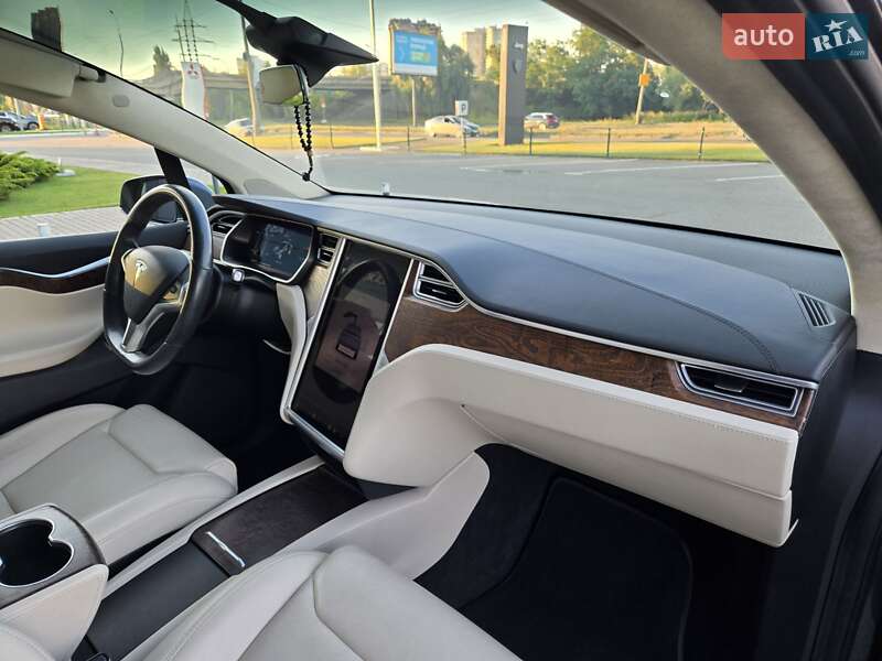 Позашляховик / Кросовер Tesla Model X 2018 в Києві фото 42 Позашляховик / Кросовер Tesla Model X 2018 в Києві