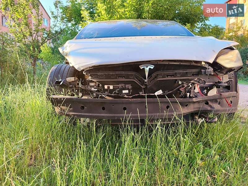 Внедорожник / Кроссовер Tesla Model X 2017 в Сарнах