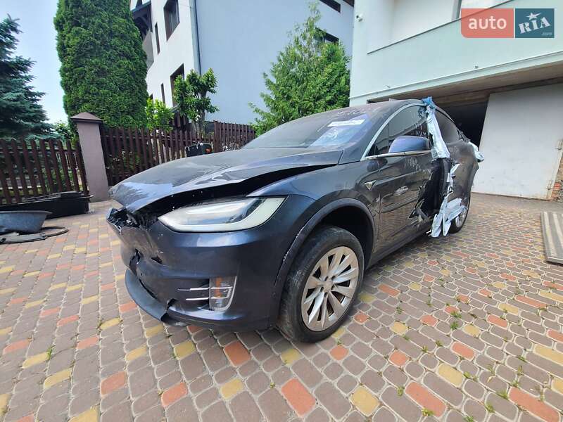 Позашляховик / Кросовер Tesla Model X 2017 в Львові