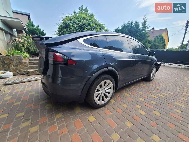 Позашляховик / Кросовер Tesla Model X 2017 в Львові