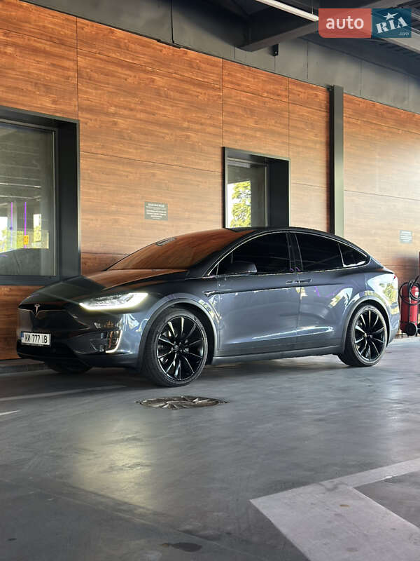 Позашляховик / Кросовер Tesla Model X 2017 в Києві