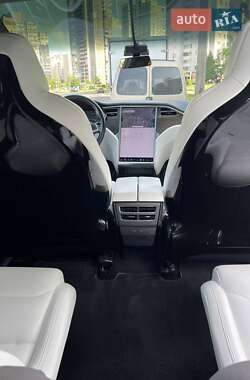 Позашляховик / Кросовер Tesla Model X 2016 в 