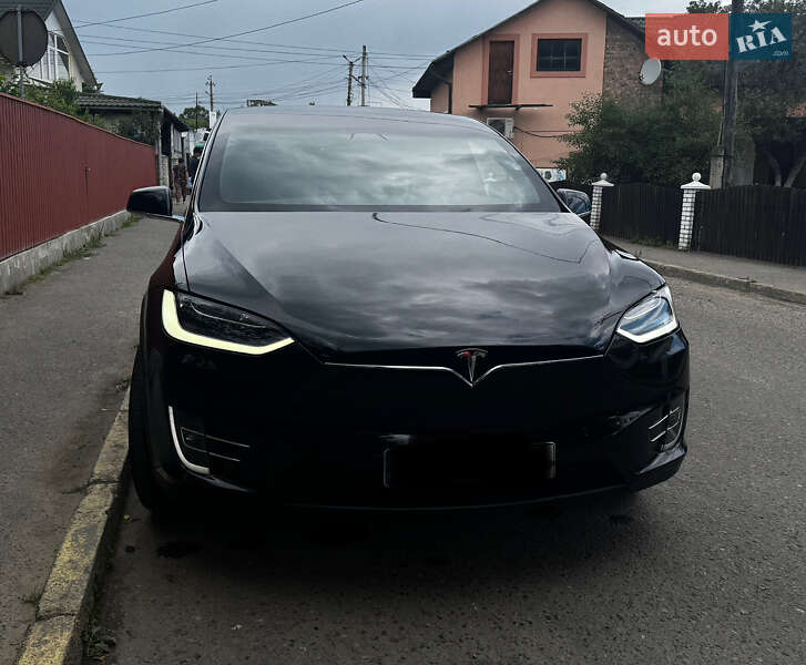 Позашляховик / Кросовер Tesla Model X 2018 в Чернівцях