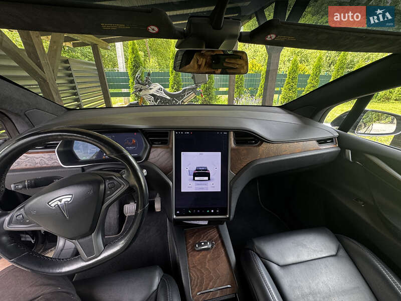 Позашляховик / Кросовер Tesla Model X 2018 в Чернівцях