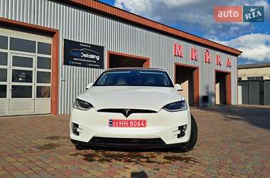 Позашляховик / Кросовер Tesla Model X 2018 в 