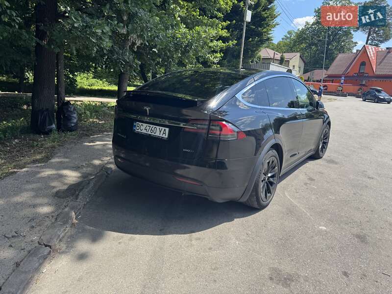 Позашляховик / Кросовер Tesla Model X 2017 в Львові
