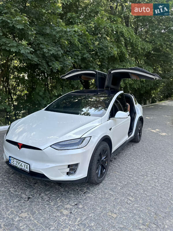 Позашляховик / Кросовер Tesla Model X 2016 в Чернівцях