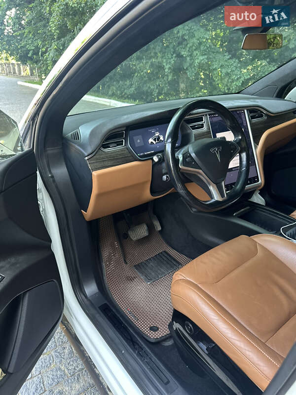 Позашляховик / Кросовер Tesla Model X 2016 в Чернівцях