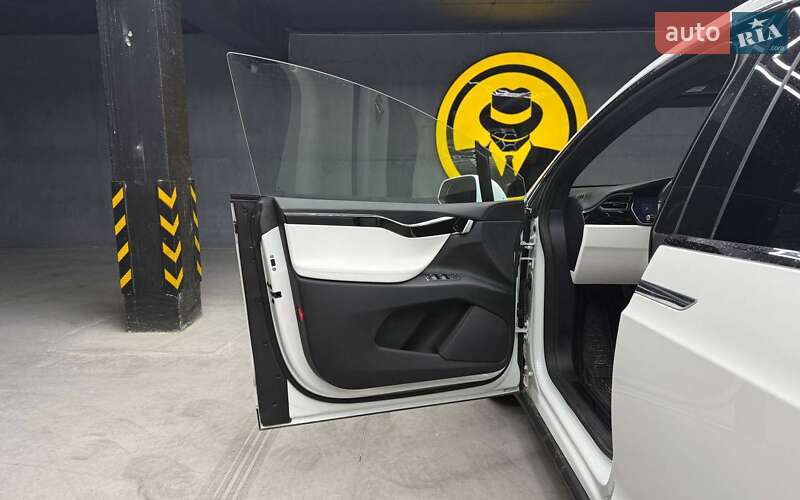 Внедорожник / Кроссовер Tesla Model X 2017 в Черновцах