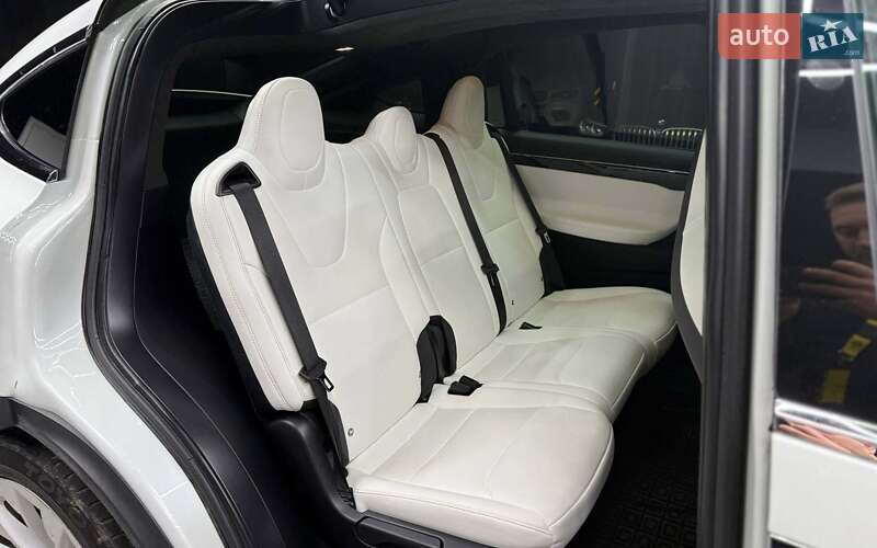 Внедорожник / Кроссовер Tesla Model X 2017 в Черновцах
