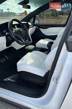 Позашляховик / Кросовер Tesla Model X 2019 в 