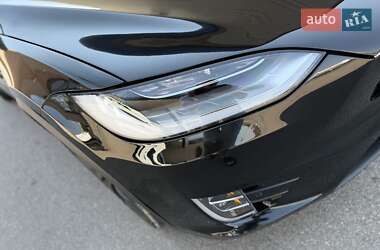 Позашляховик / Кросовер Tesla Model X 2019 в 