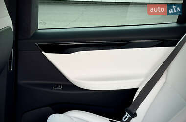 Внедорожник / Кроссовер Tesla Model X 2020 в 