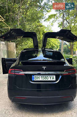 Позашляховик / Кросовер Tesla Model X 2020 в 