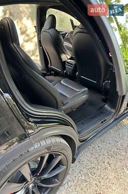 Позашляховик / Кросовер Tesla Model X 2020 в 