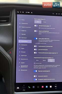 Позашляховик / Кросовер Tesla Model X 2020 в 