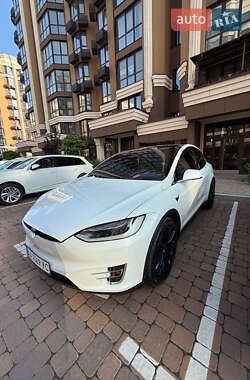 Внедорожник / Кроссовер Tesla Model X 2017 в 