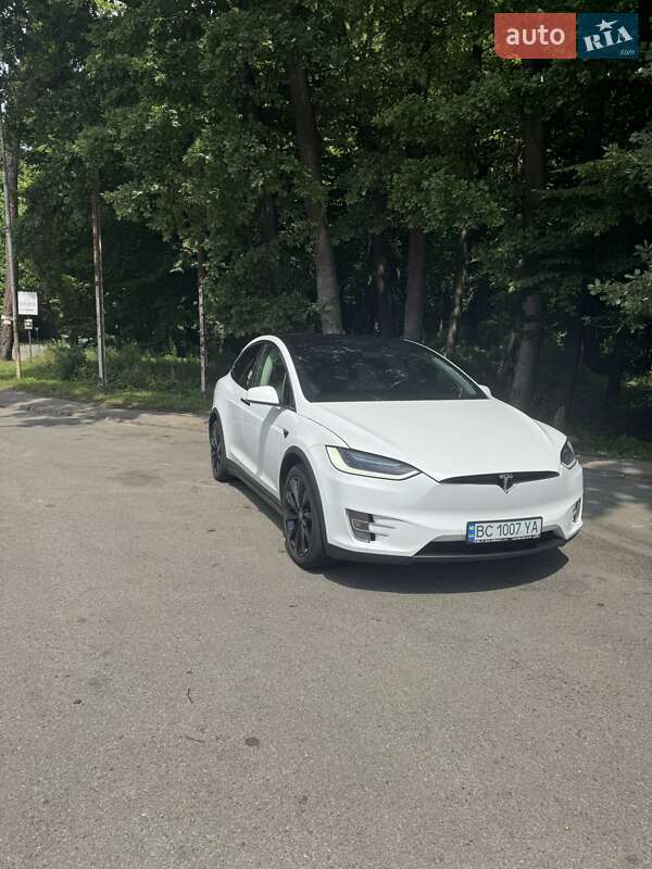 Позашляховик / Кросовер Tesla Model X 2018 в 