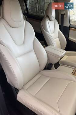 Позашляховик / Кросовер Tesla Model X 2018 в 