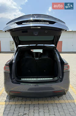 Позашляховик / Кросовер Tesla Model X 2017 в 
