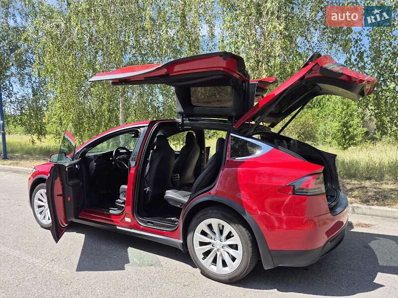 Позашляховик / Кросовер Tesla Model X 2017 в Запоріжжі