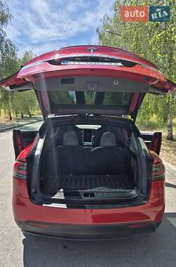 Внедорожник / Кроссовер Tesla Model X 2017 в 