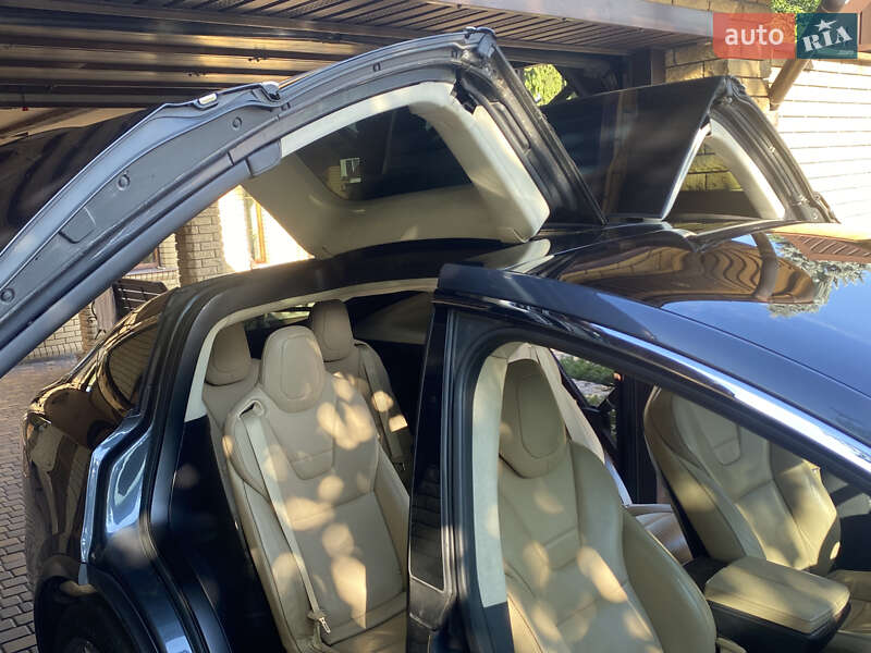 Позашляховик / Кросовер Tesla Model X 2016 в Запоріжжі