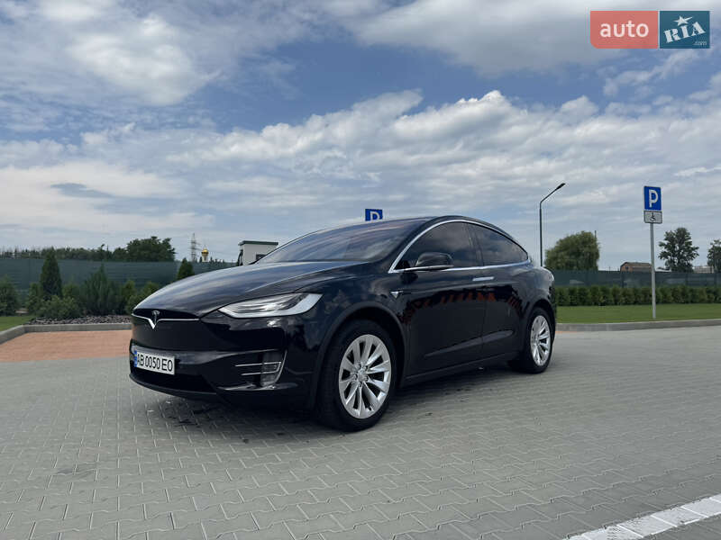 Позашляховик / Кросовер Tesla Model X 2017 в 