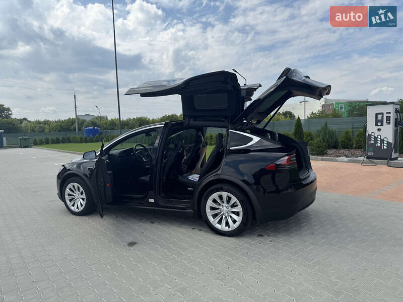 Позашляховик / Кросовер Tesla Model X 2017 в Вінниці