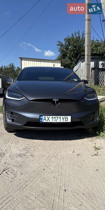 Позашляховик / Кросовер Tesla Model X 2017 в 