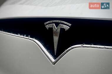 Позашляховик / Кросовер Tesla Model X 2017 в 