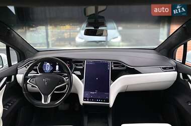 Позашляховик / Кросовер Tesla Model X 2017 в 