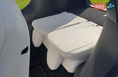 Позашляховик / Кросовер Tesla Model X 2017 в 