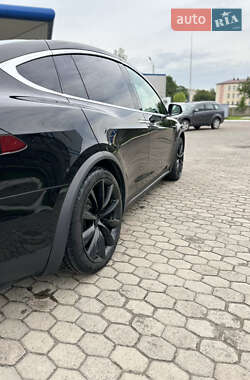 Позашляховик / Кросовер Tesla Model X 2021 в 