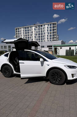 Позашляховик / Кросовер Tesla Model X 2016 в 