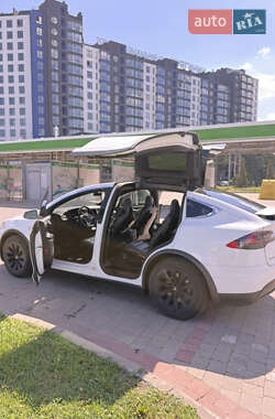 Позашляховик / Кросовер Tesla Model X 2016 в 