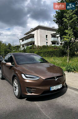 Позашляховик / Кросовер Tesla Model X 2016 в Києві