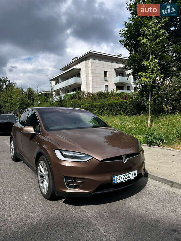 Внедорожник / Кроссовер Tesla Model X 2016 в 